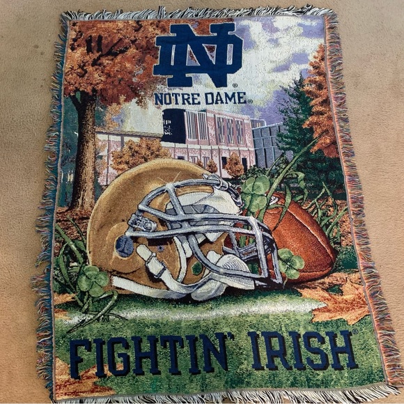 Vintage Notre Dame Blanket - Picture 1 of 2